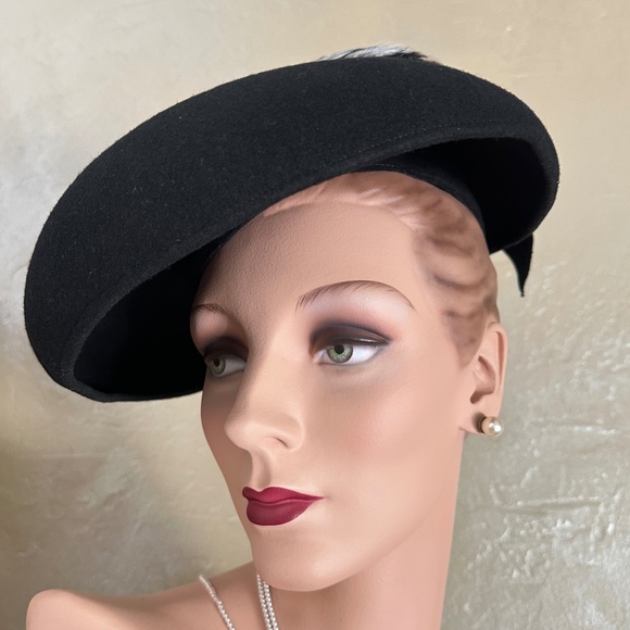 POSH 1940s' BLACK FELT WIDE BRIM HAT WITH BLACK/WHITE FEATHER TRIM - Picture 8 of 15